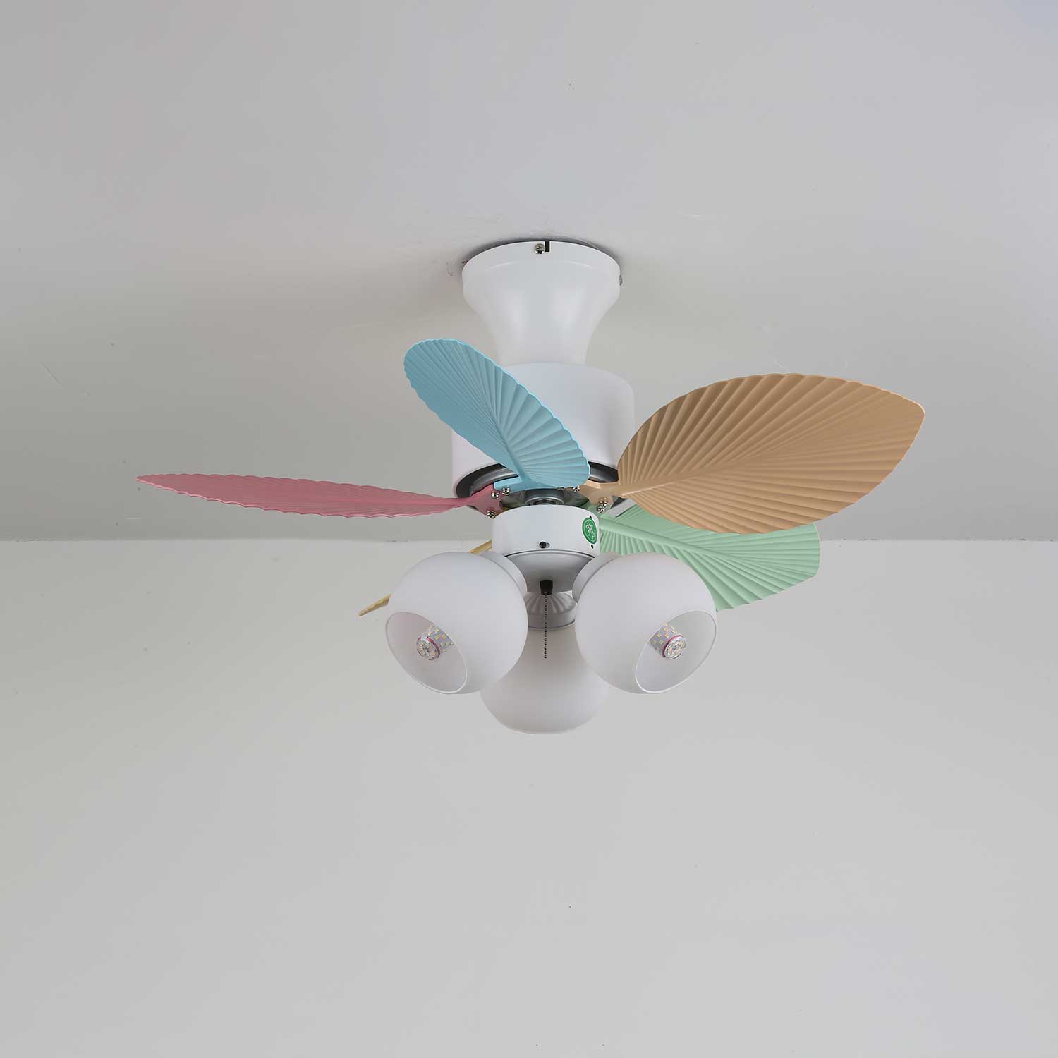 Ventilador de Techo Liora de Cristal Colorido, detalle de la entrada de energía