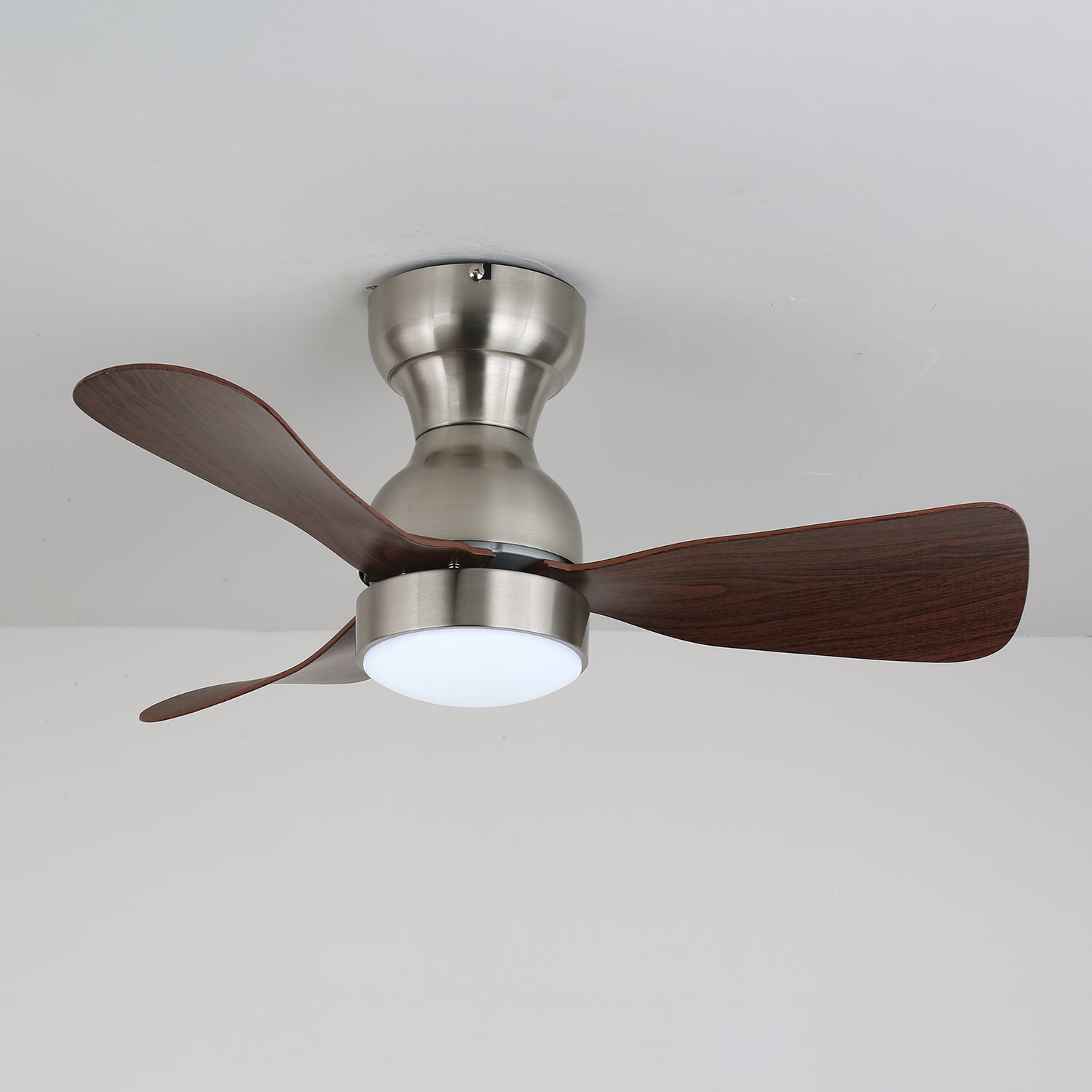 Perfil lateral del Ventilador de Techo Moderno Aurdorus con Luz de Madera
