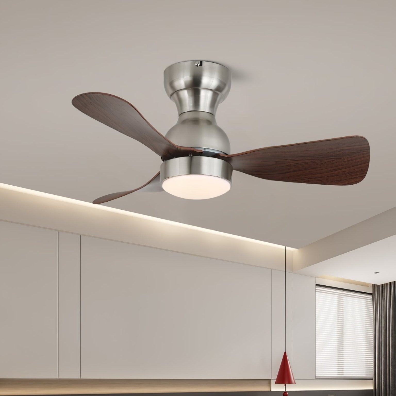 Ventilador de techo Aurdorus con luz en un dormitorio
