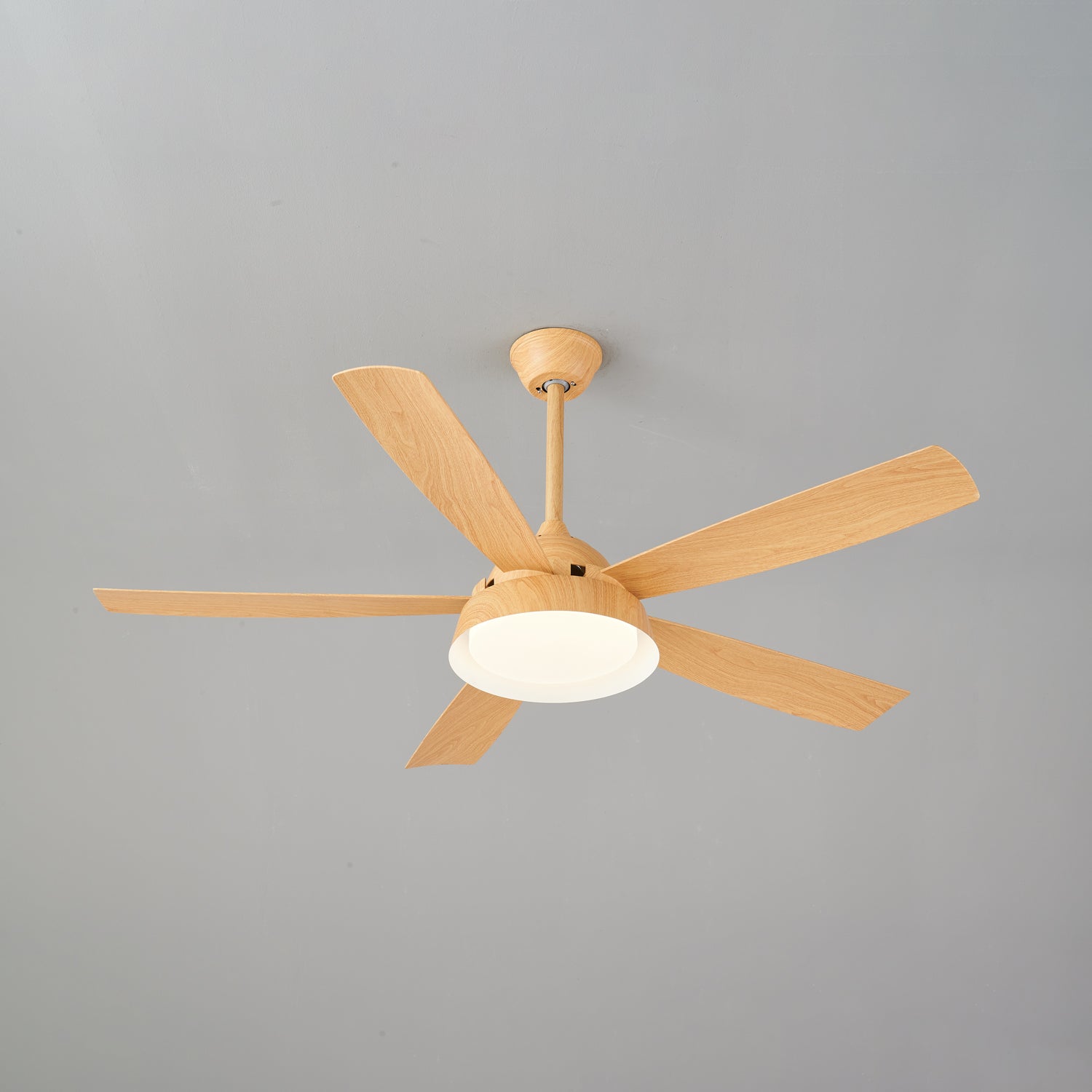 Ventilador de Techo Orvino con Luz de Madera, con otros muebles