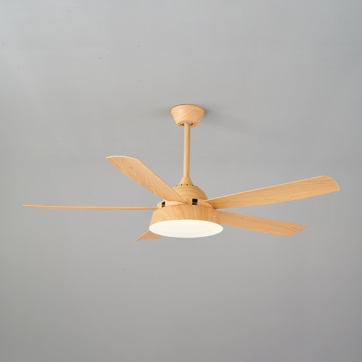Ventilador de Techo Orvino con Luz de Madera, mostrando su tamaño