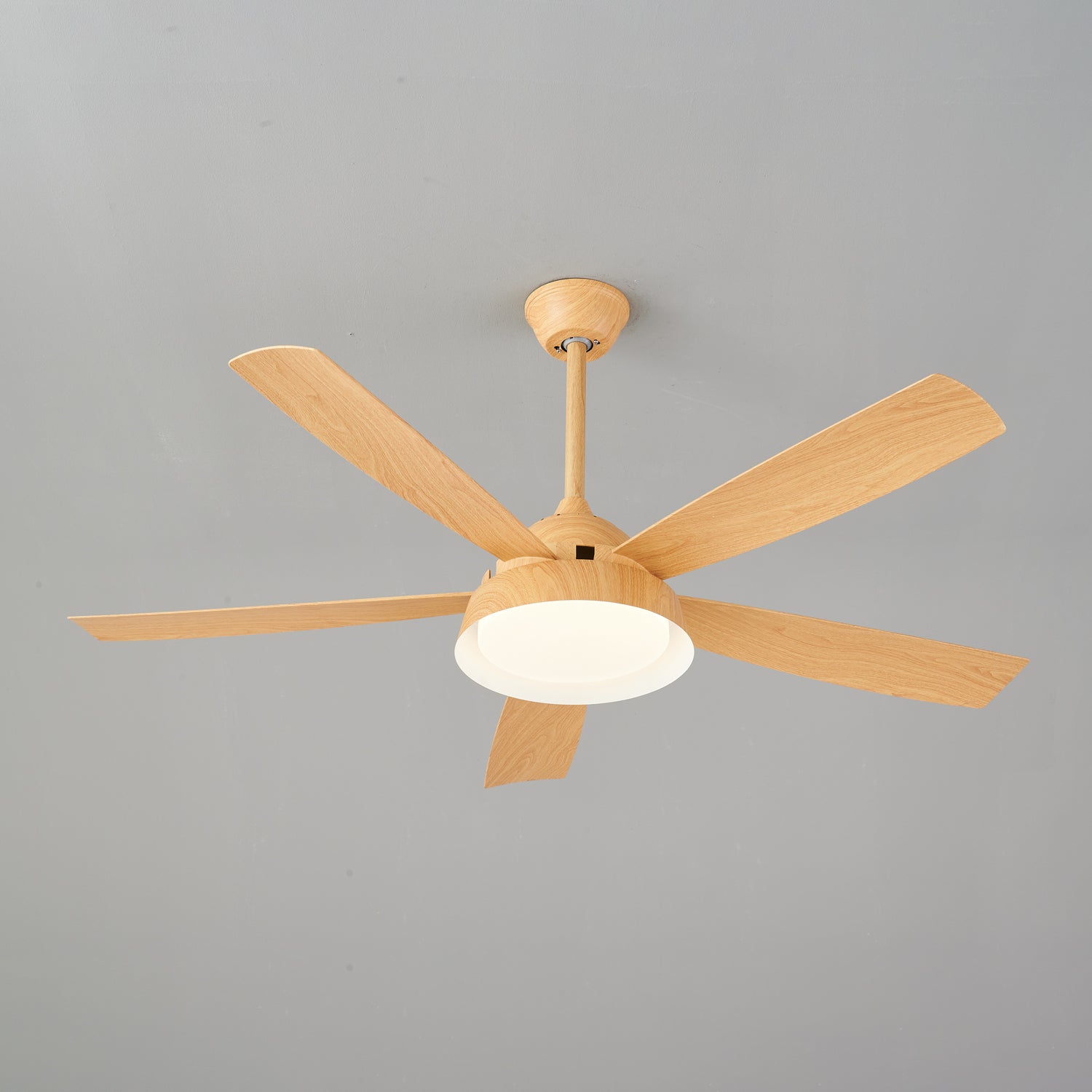 Ventilador de Techo Orvino con Luz de Madera, con luz encendida y ventilador apagado