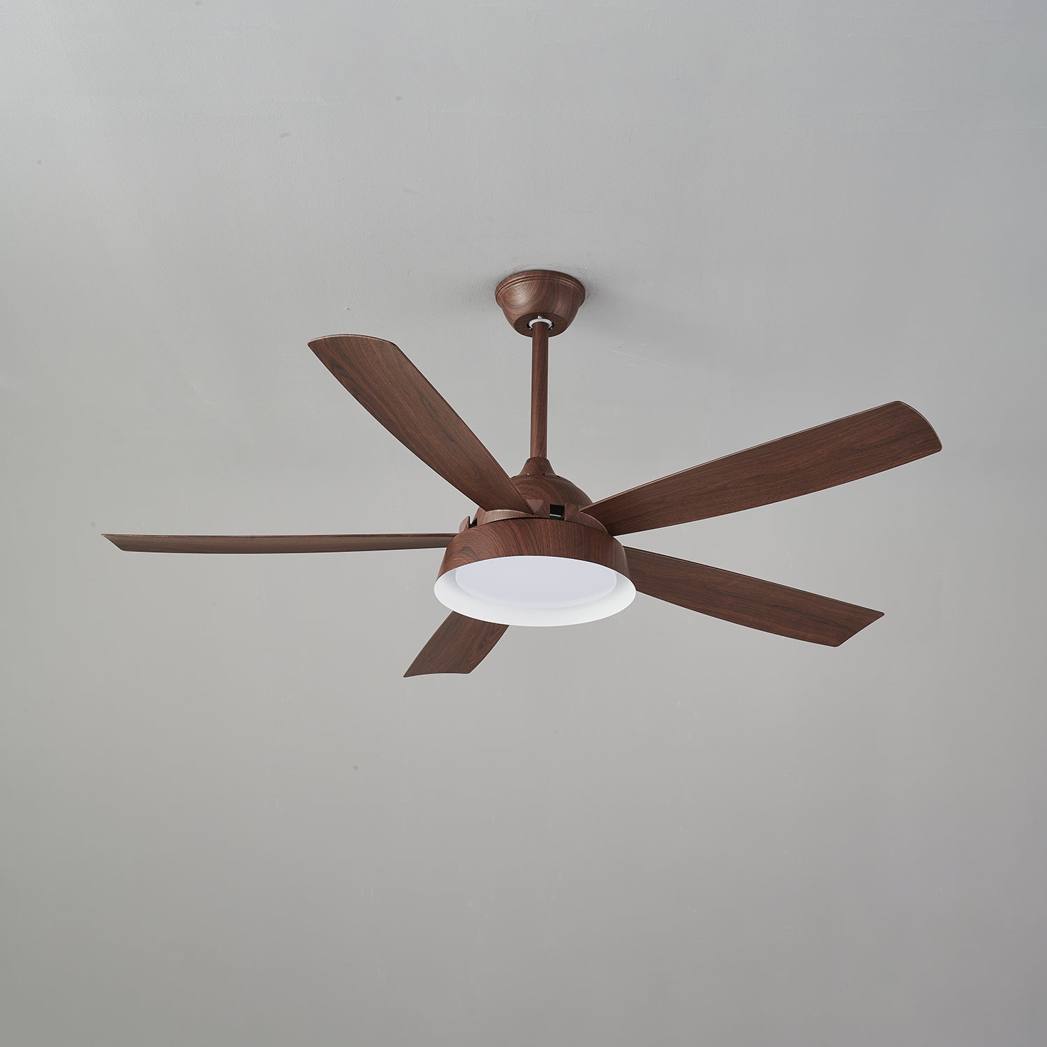 Ventilador de Techo Orvino con Luz de Madera, detalle de la pantalla acrílica