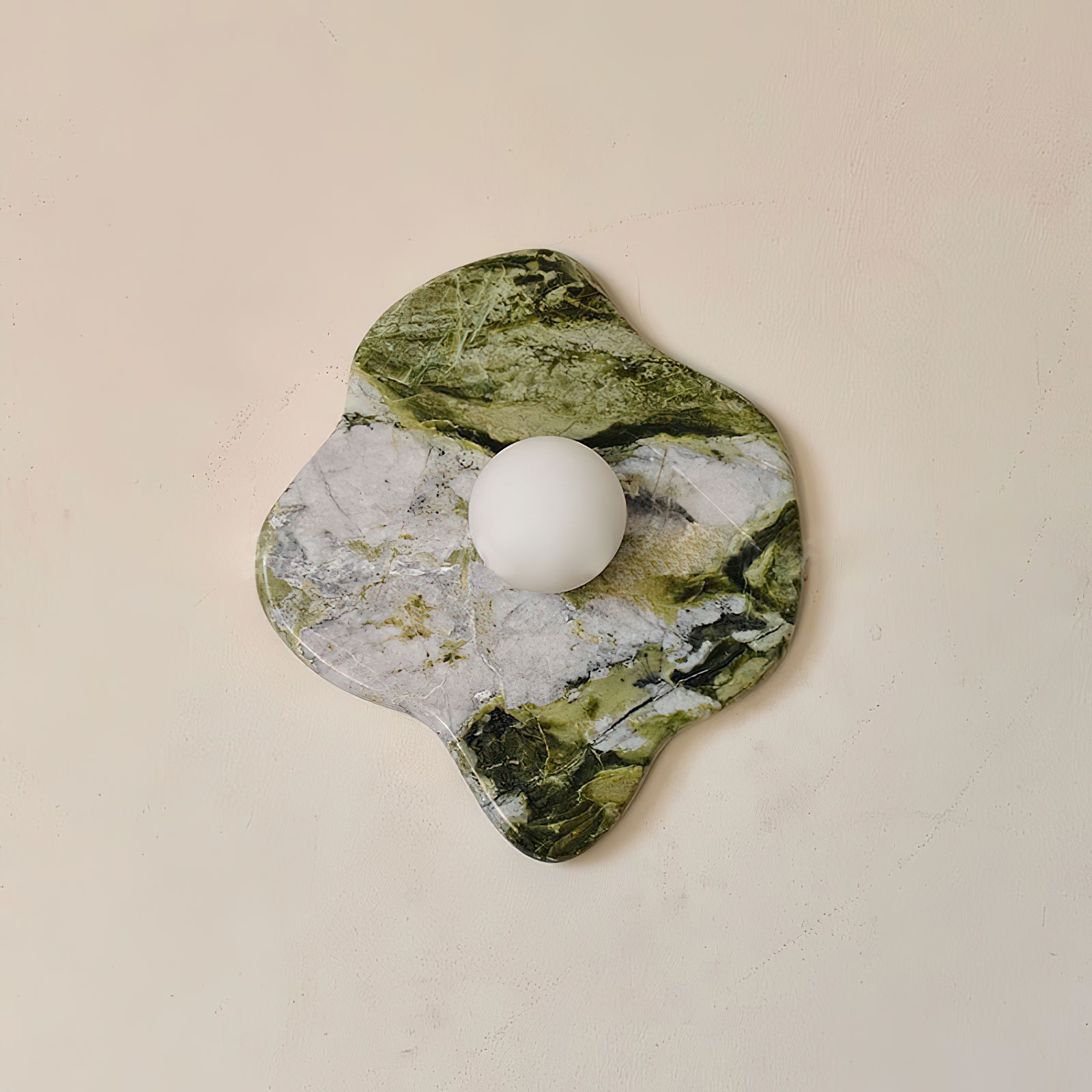 Avi Lámpara de Pared Orgánica de Mármol Verde