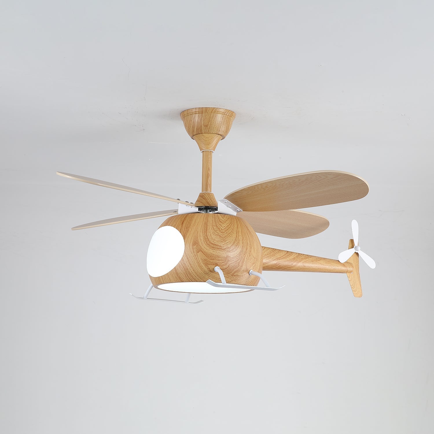 Ventilador con luz Aviara en un ambiente de habitación infantil moderna