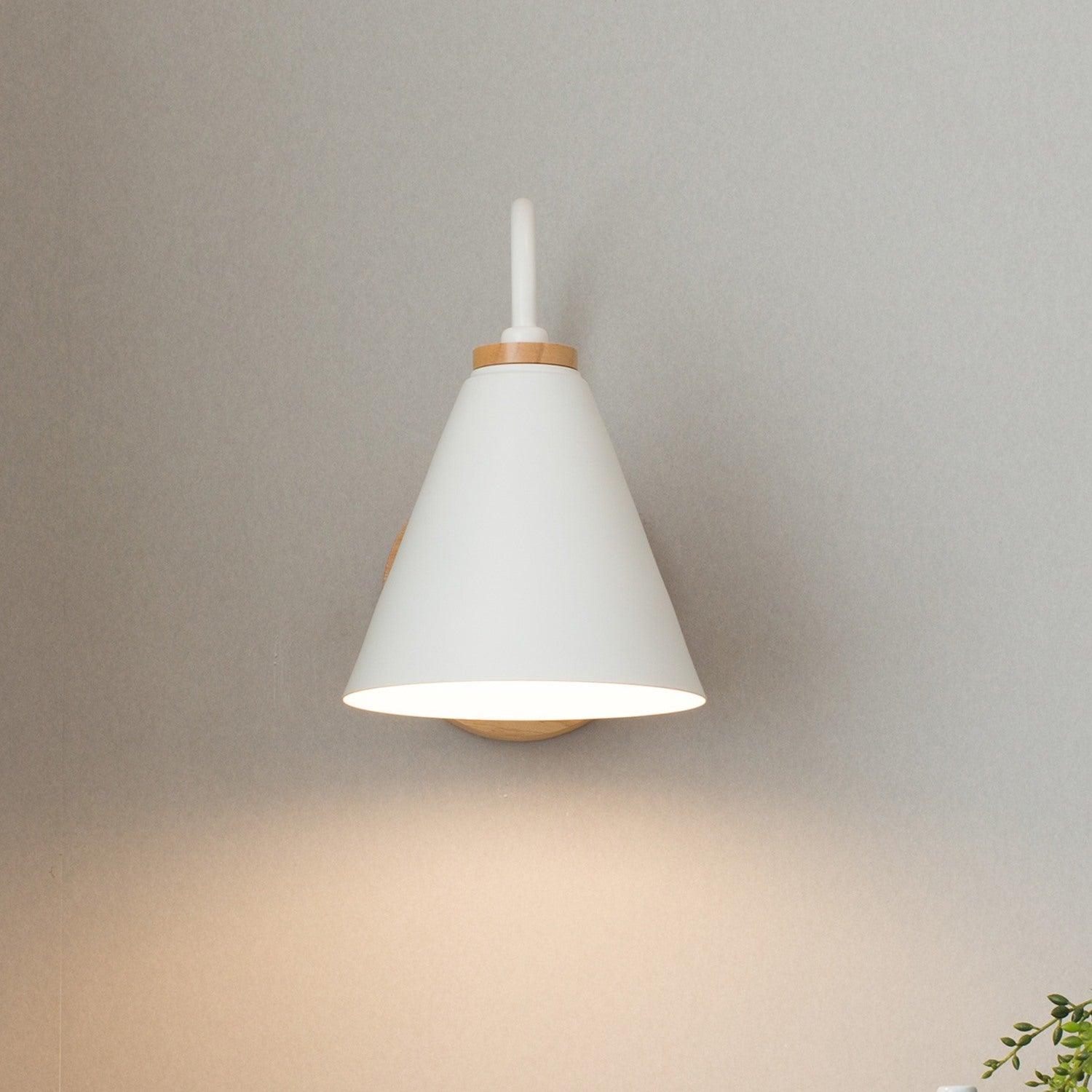 Muto Lámpara de Pared de Madera Nórdica
