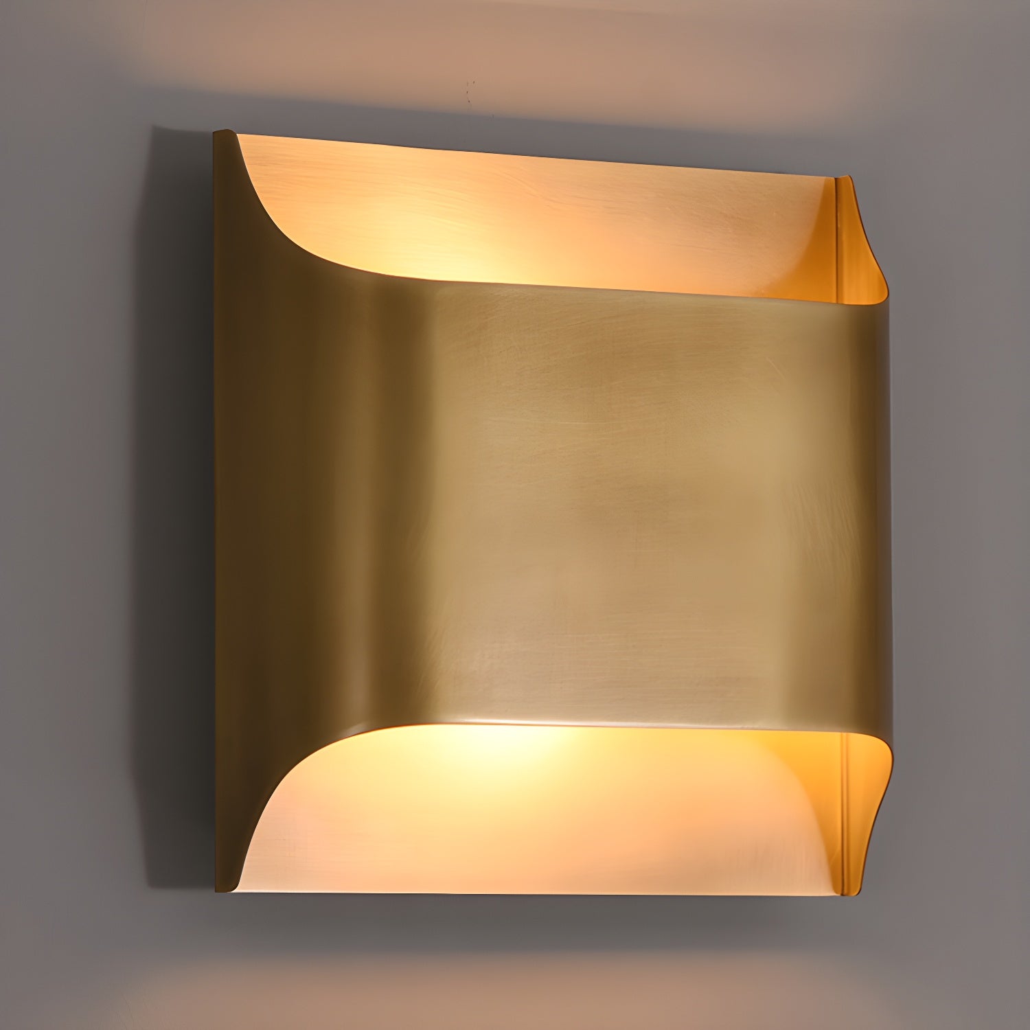 Leclerc Brass Wall Lamp - Letslighting
