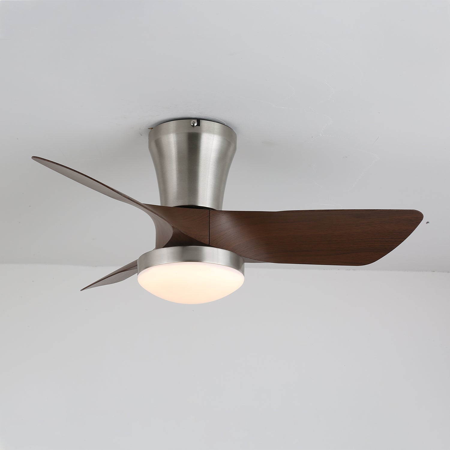 Ventilador de Techo Moderno de Madera Trivon, ilustrando la función de ventilador de 6 velocidades