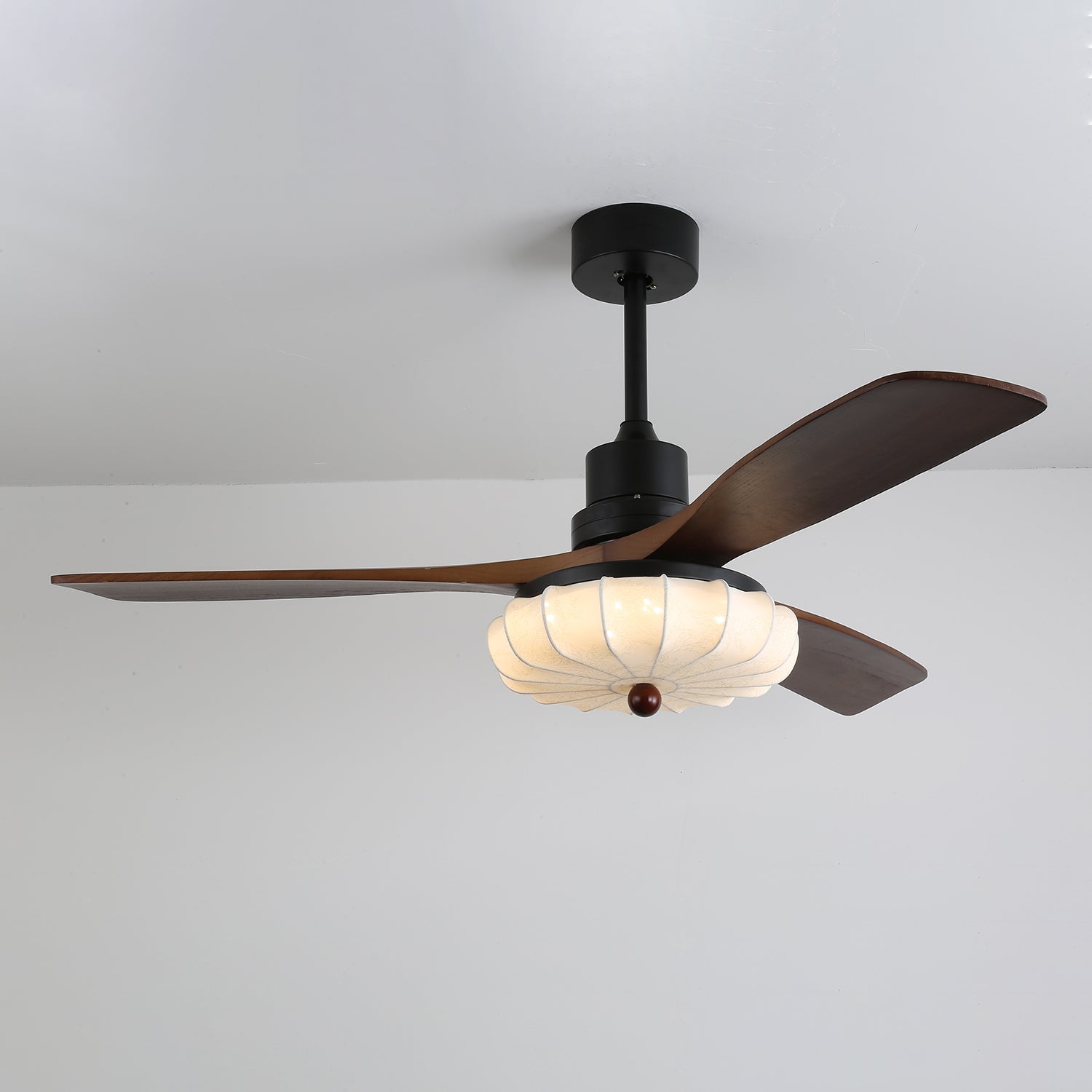 Ventilador de Techo con Luz Jasper Bloom, vista del florón de techo
