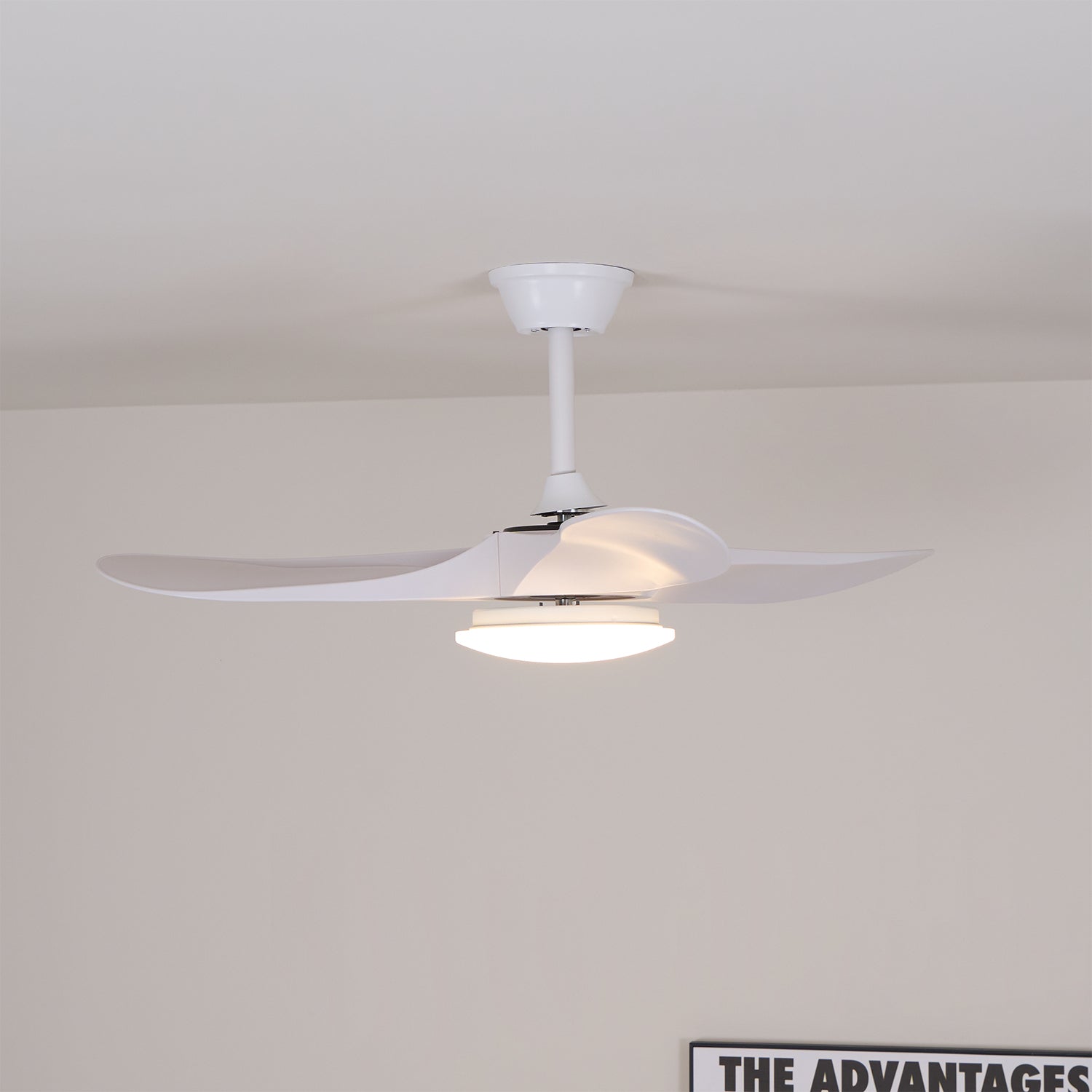 Ventilador de Techo Minimalista Oriken con luz en acabado Veta de Madera Natural