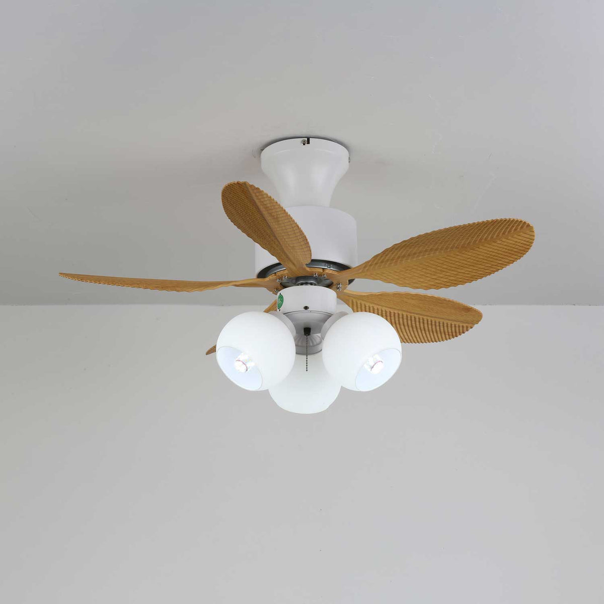 Lámpara Ventilador Althea Vintage instalada en un salón