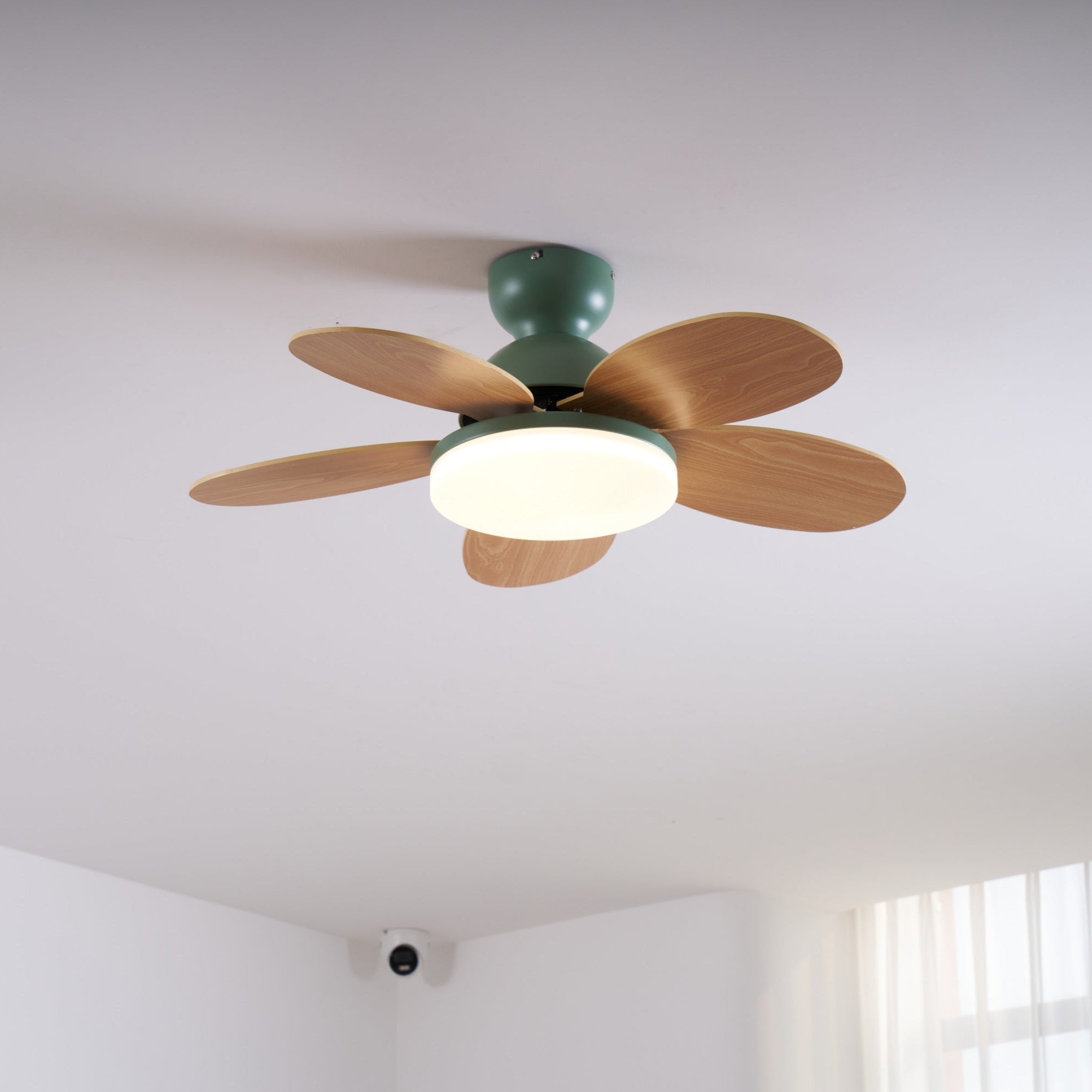 Ventilador de Techo con Luz Liora para Niños, característica de funcionamiento silencioso