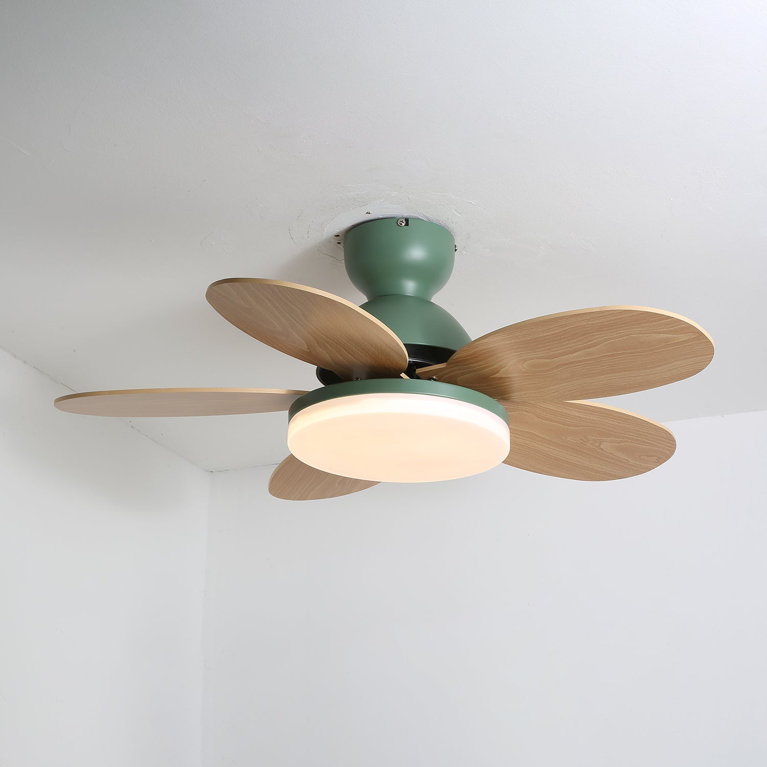 Ventilador de Techo con Luz Liora con acabado de cuerpo en Veta de Madera