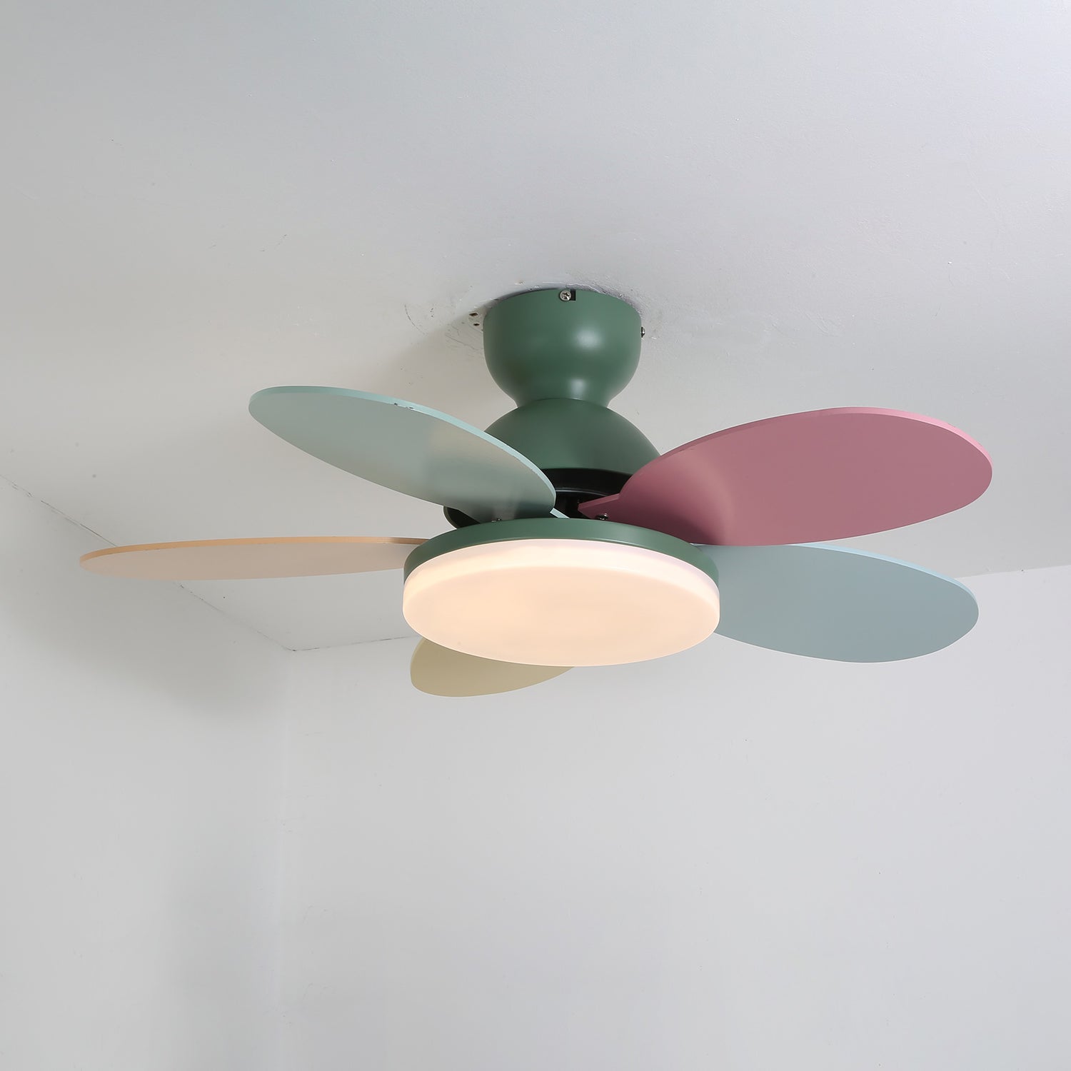Ventilador de Techo con Luz Liora con acabado de cuerpo en Verde