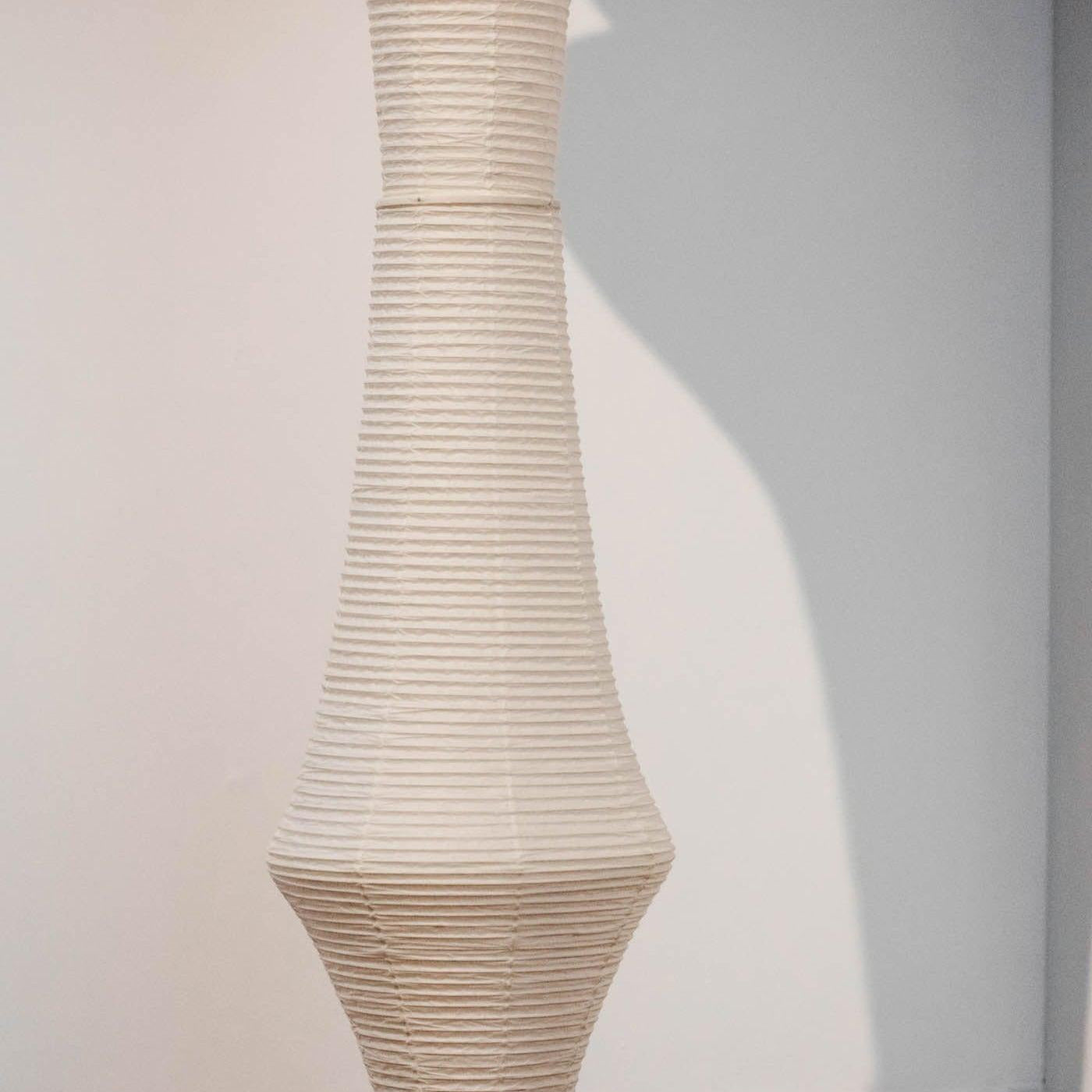 Ritta Lámpara Colgante Vertical Escultural de Papel