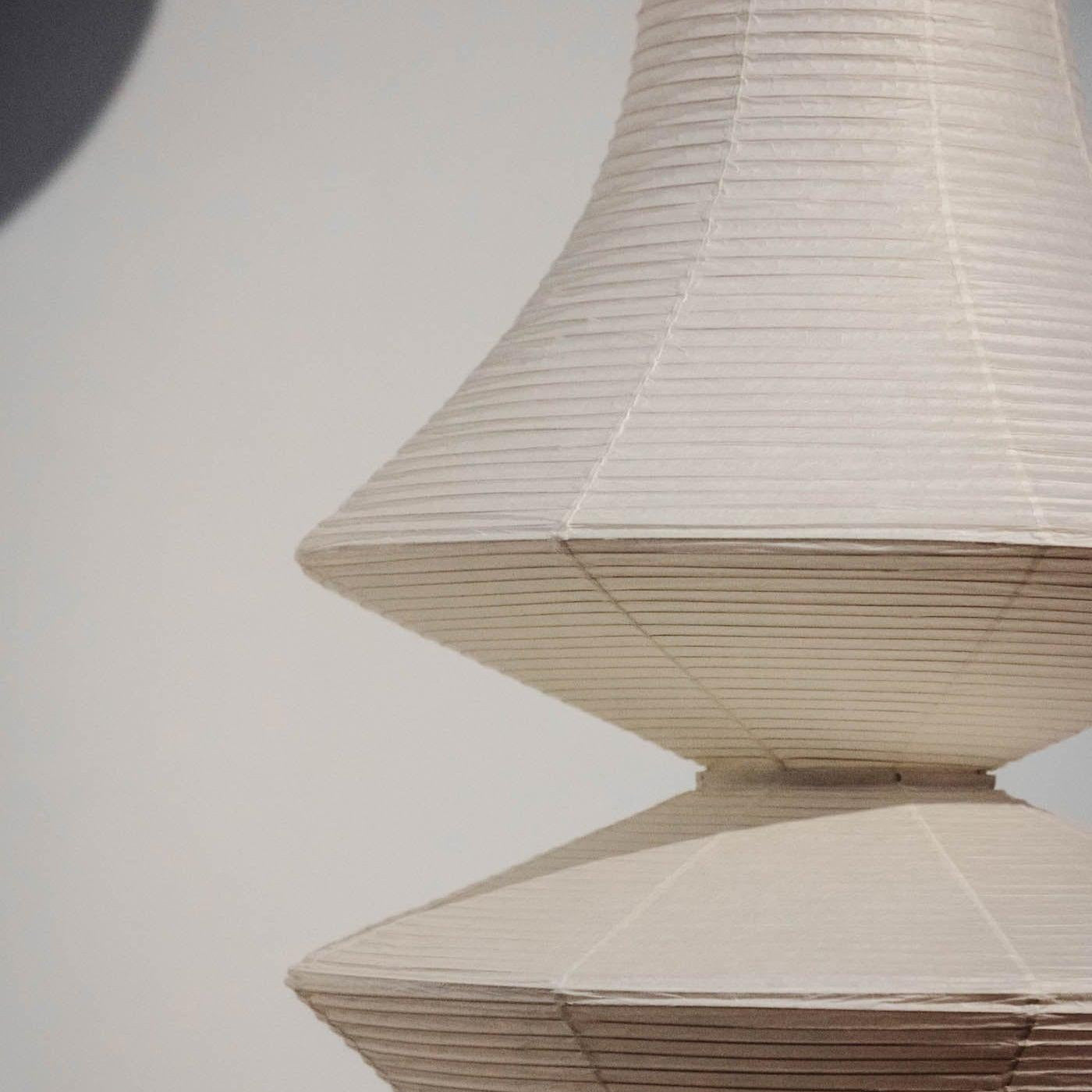 Ritta Lámpara Colgante Vertical Escultural de Papel
