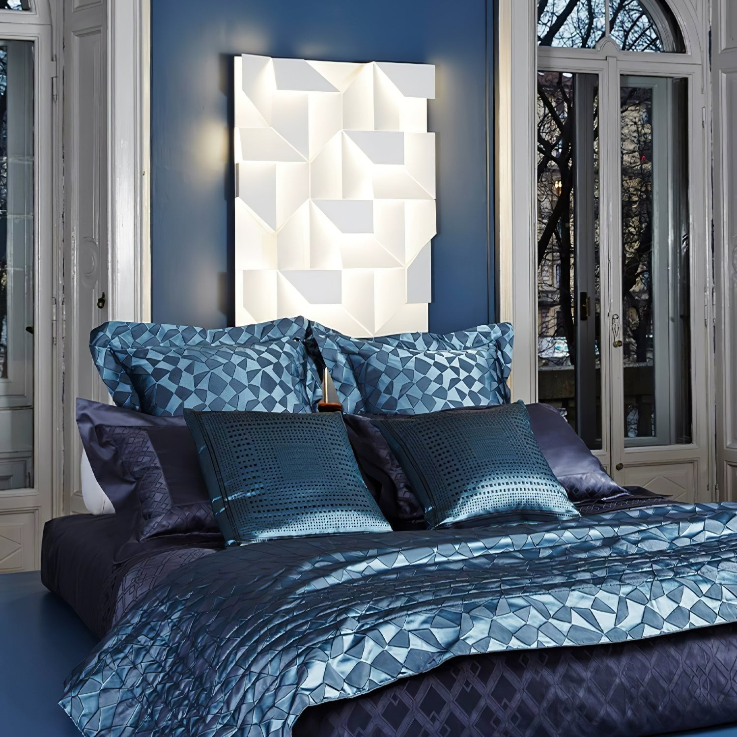 Shadows Grand Sconce - Letslighting