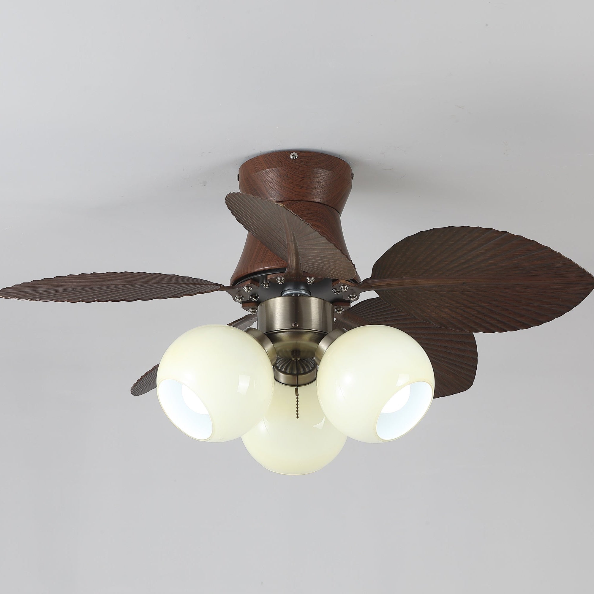 Ventilador de Techo con Luz Walden Roble en un ambiente de sala de estar moderna
