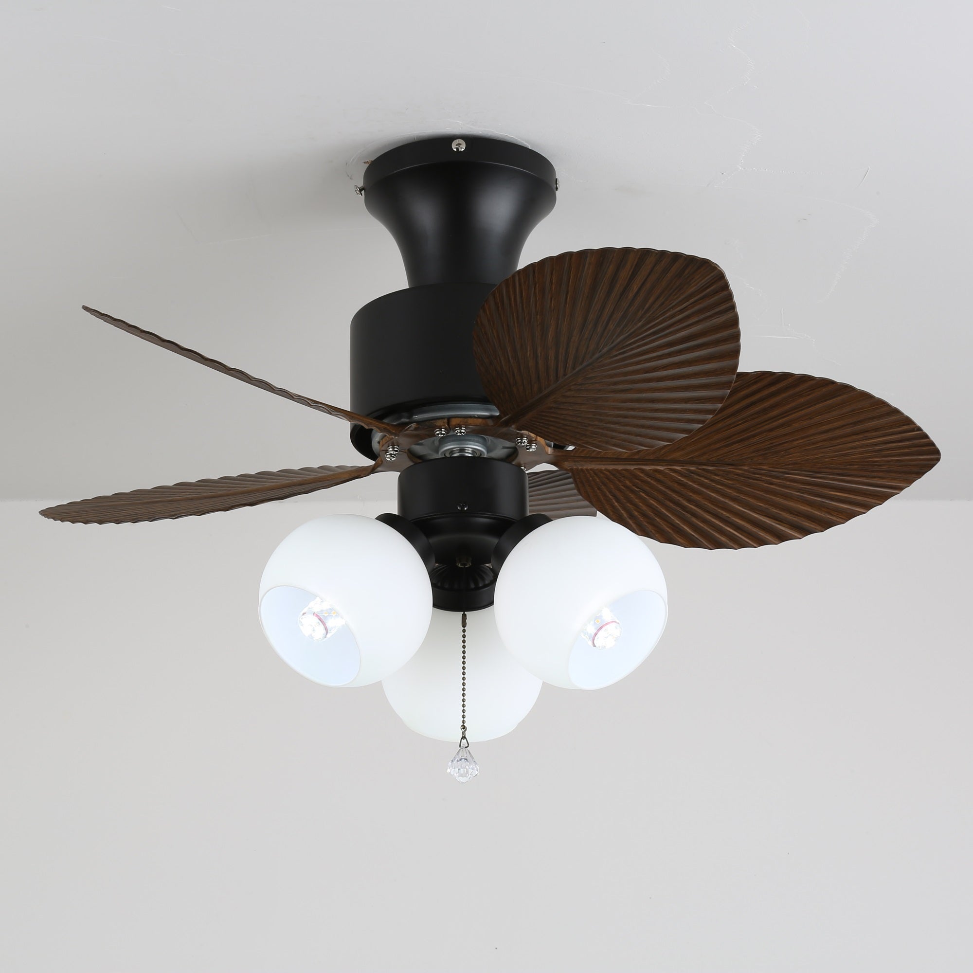 Ventilador de Techo con Luz Marvella de Madera Vintage con su fuente de luz encendida