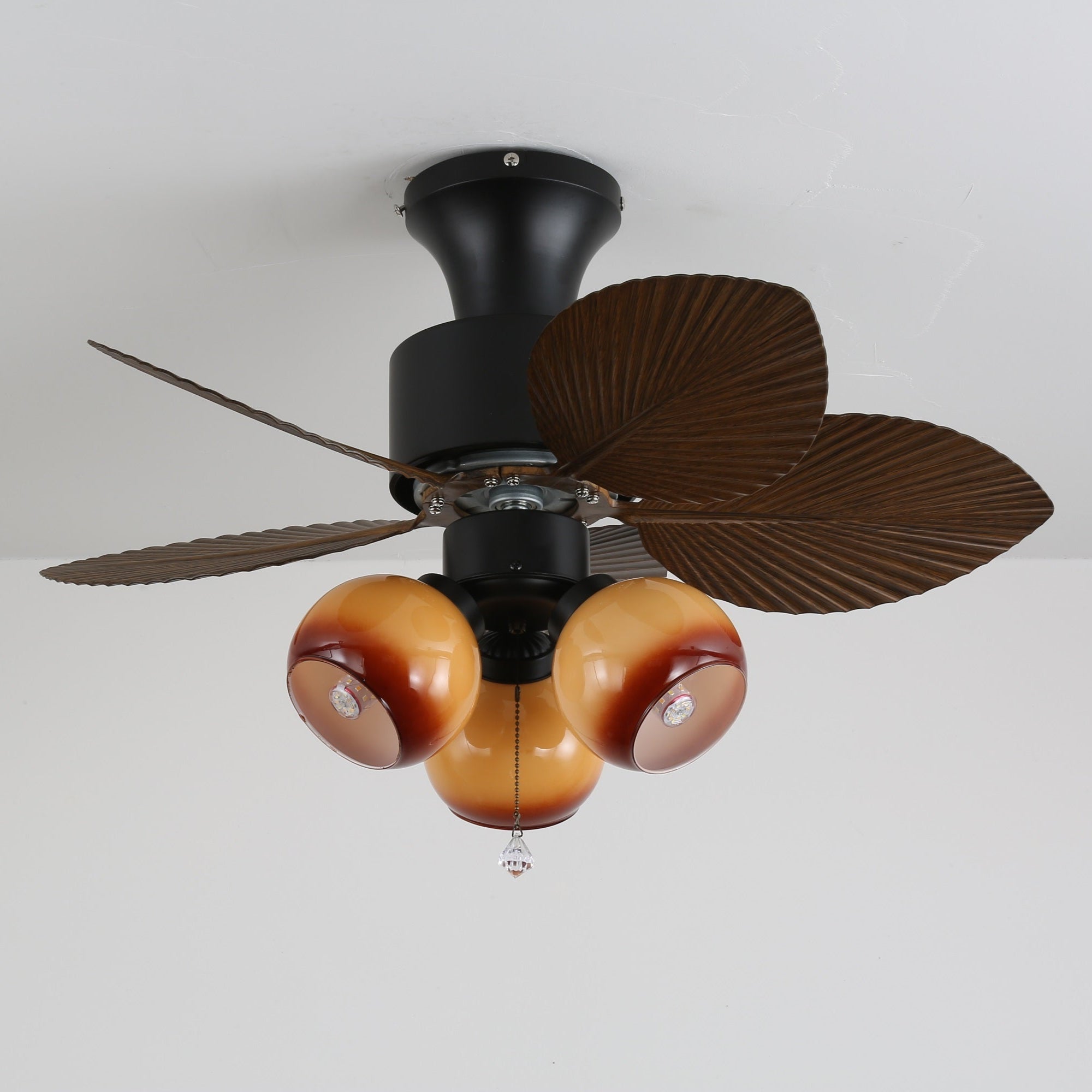 Primer plano de las aspas de ABS del Ventilador de Techo con Luz Marvella de Madera Vintage