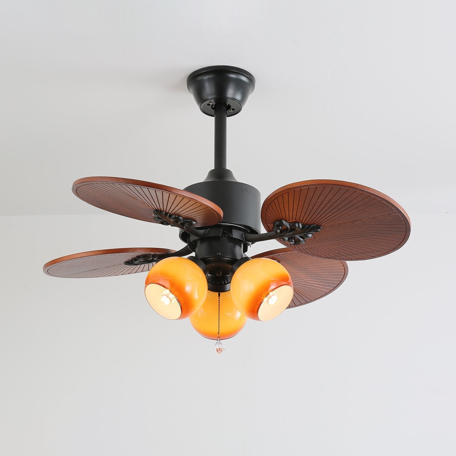 Ventilador con luz Solara (Modelo F, 132cm) con pantalla blanca.