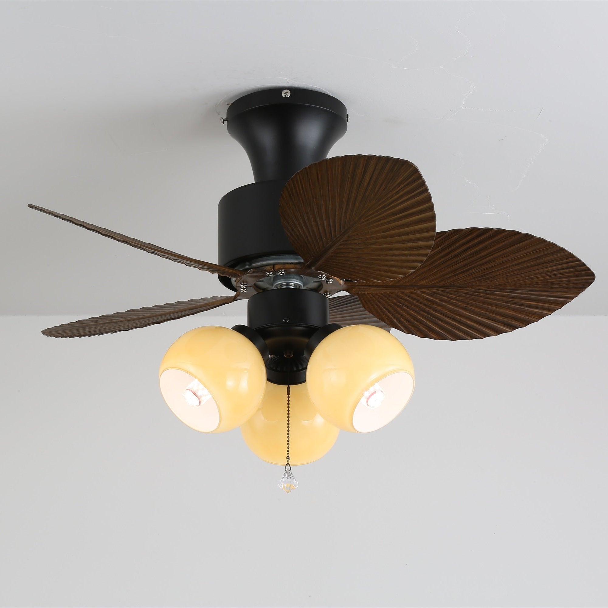 Primer plano del Ventilador de Techo con Luz Marvella de Madera Vintage con aspas con acabado de madera