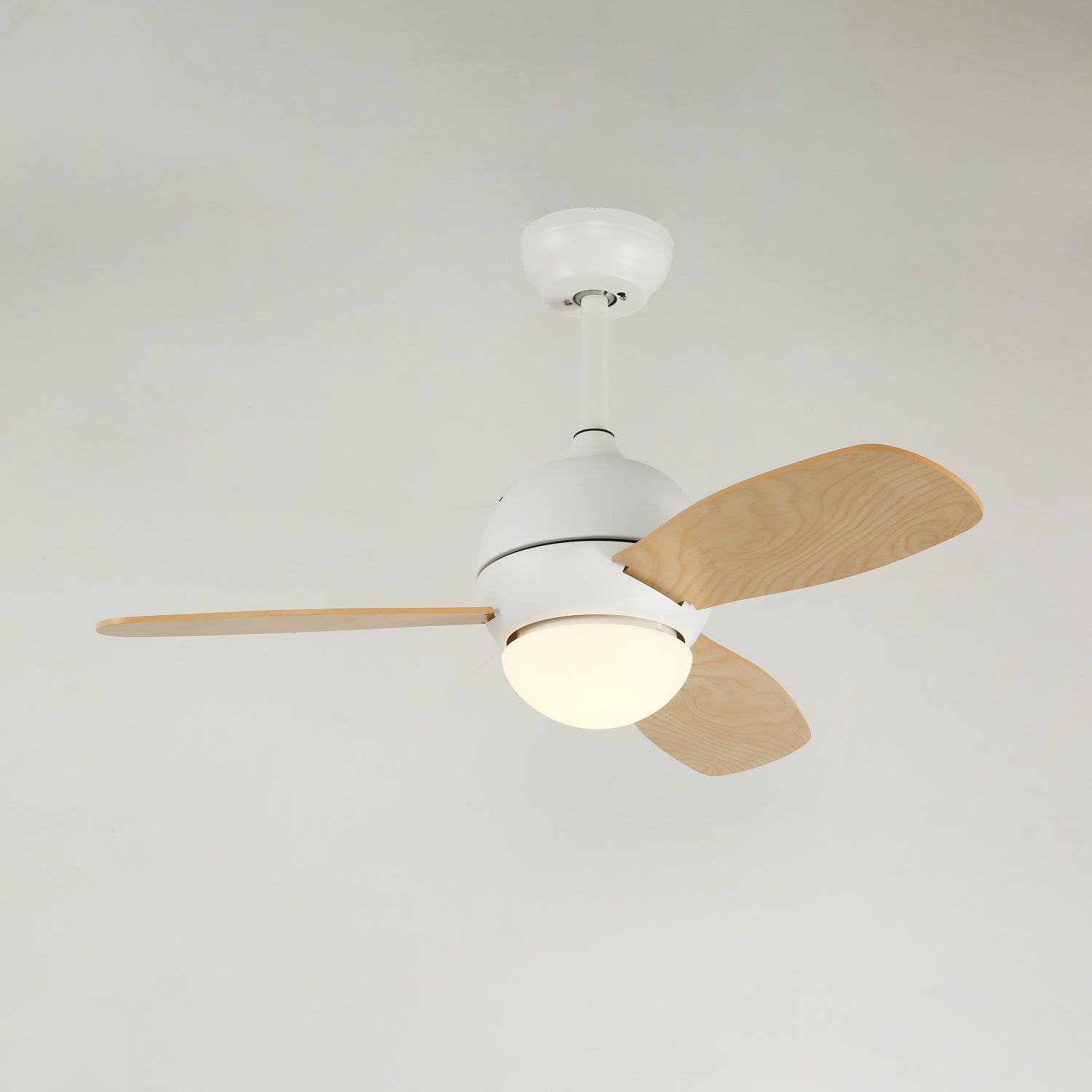 Ventilador de Techo Vevo Minimalista Blanco y Madera con Luz