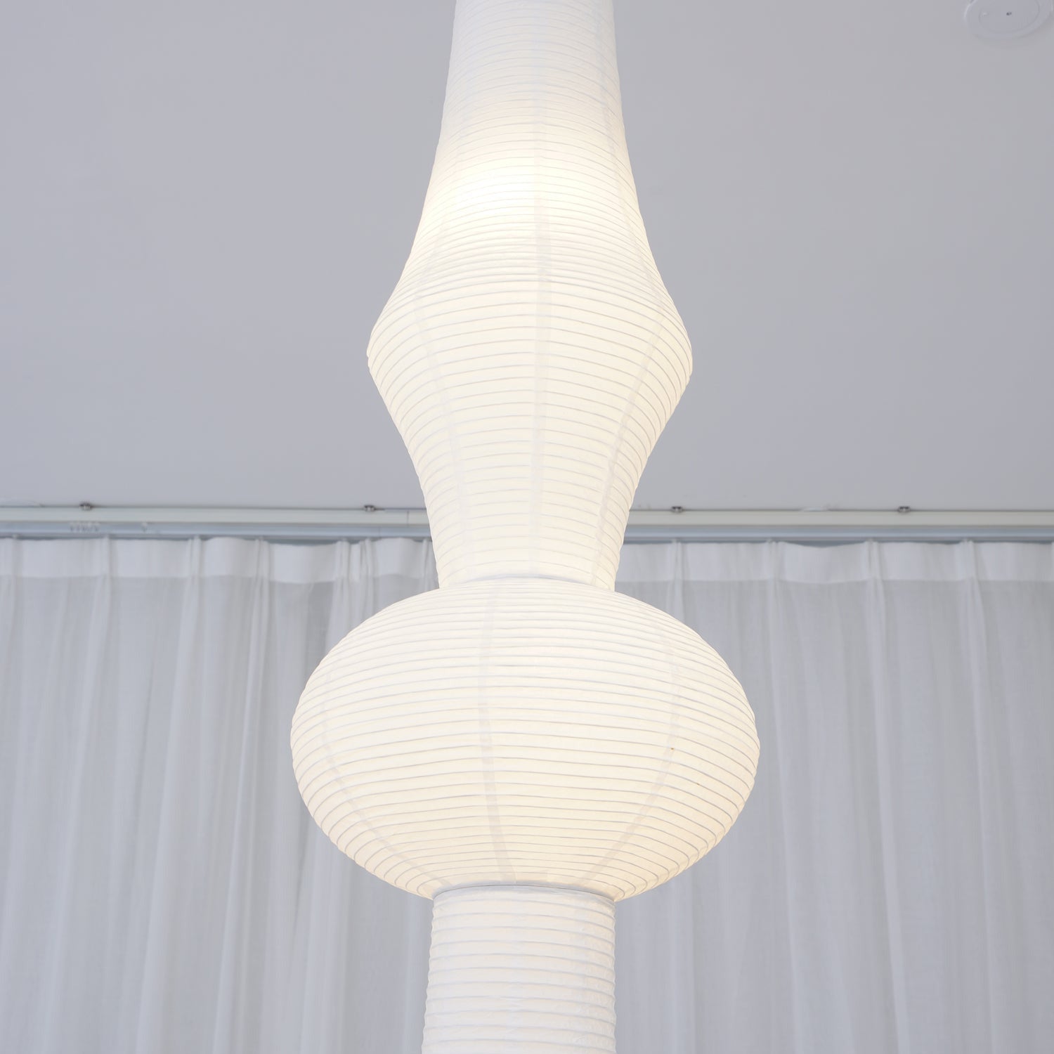 Ritta Lámpara Colgante Vertical Escultural de Papel