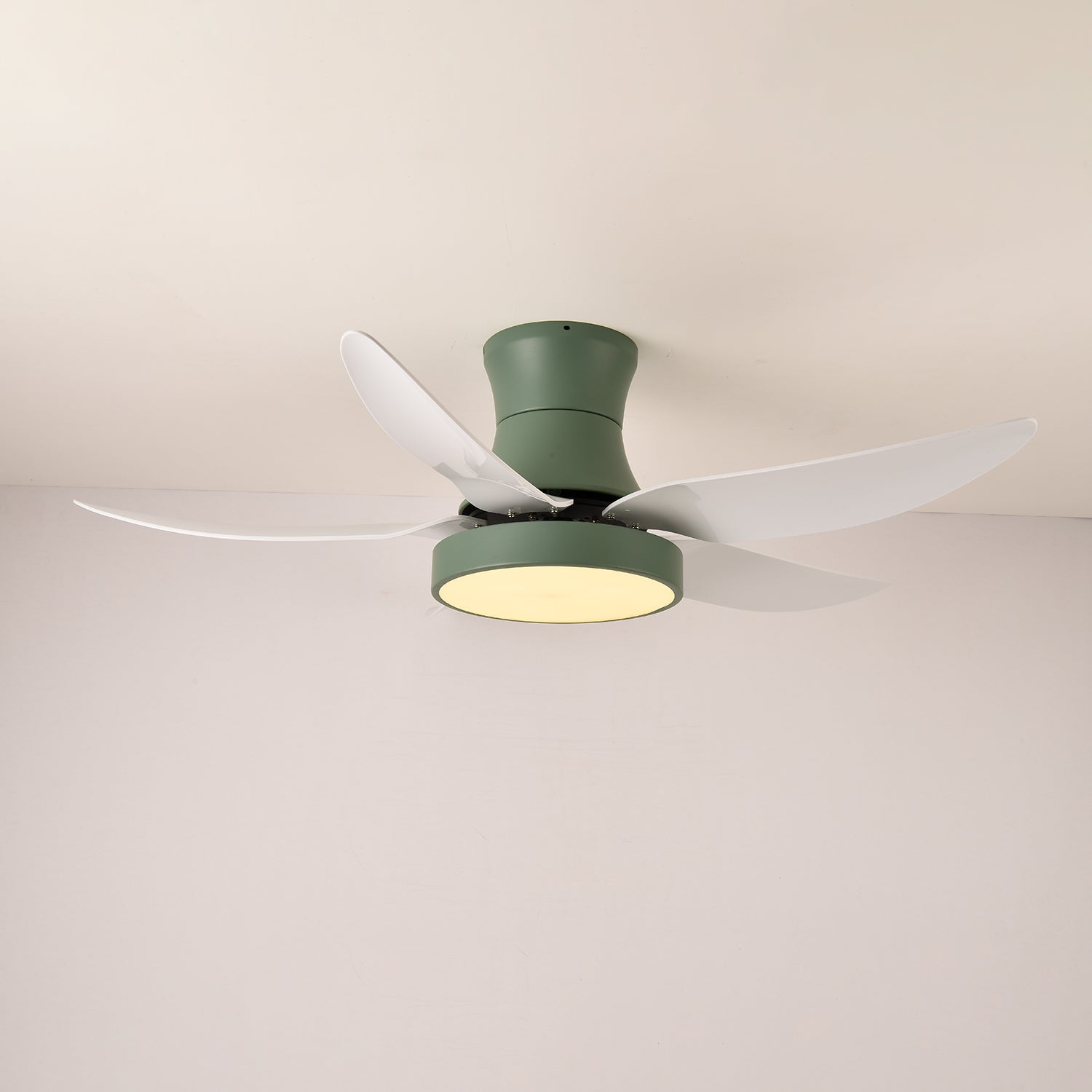 Detalle de la estructura metálica del Ventilador de Techo Jada Negro con Luz