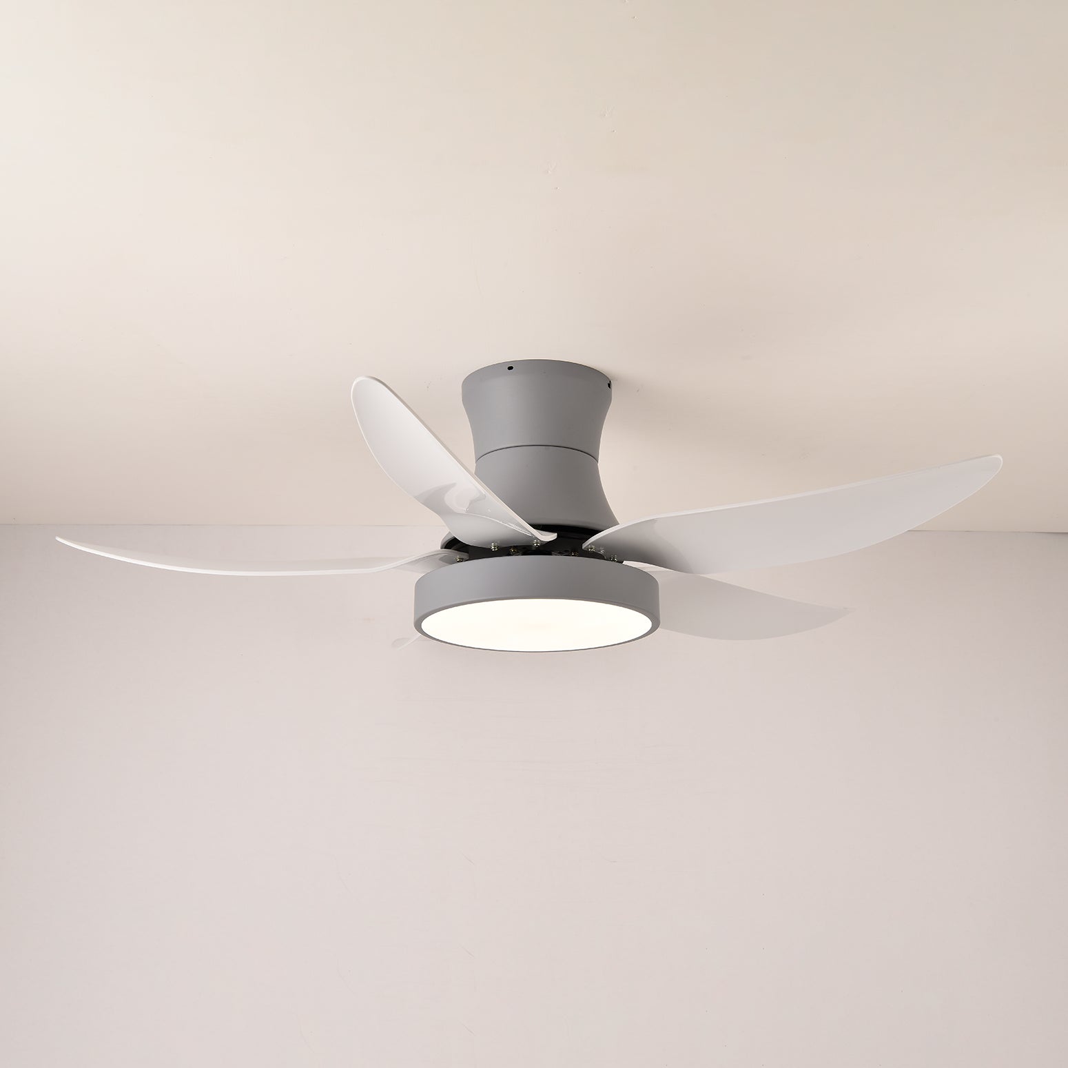 Ventilador de Techo Moderno Jada Negro con Luz