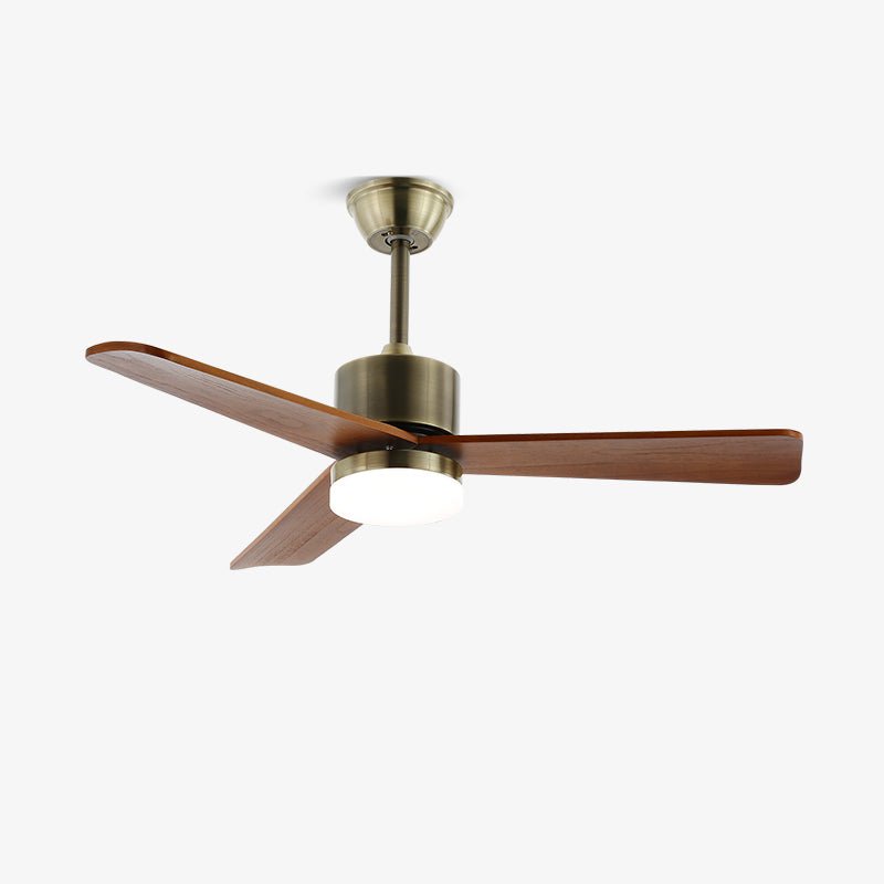 Vista general del ventilador de techo Ventio minimalista plateado y madera con luz.
