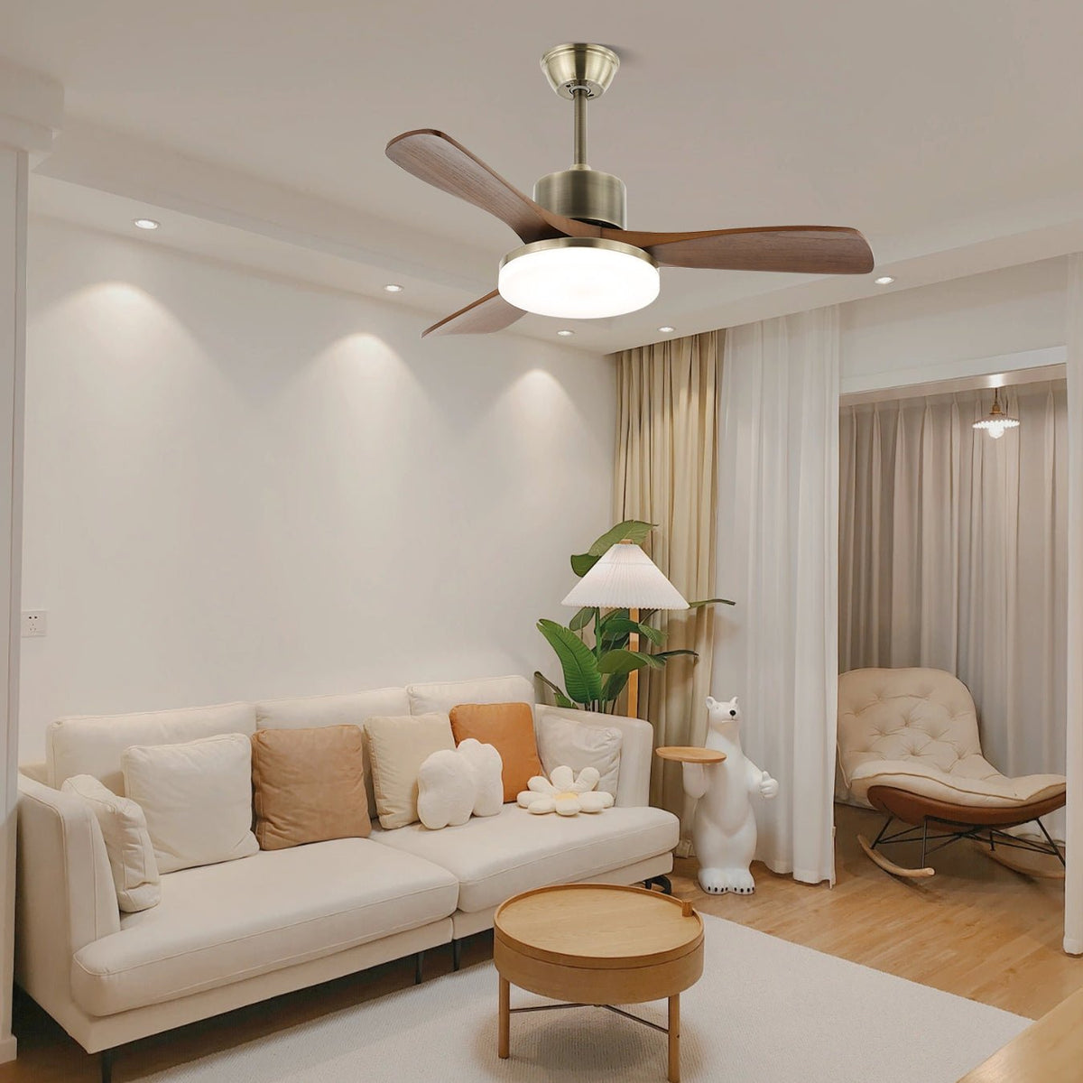 Ventilador Ventio con luz mostrando la pantalla acrílica.
